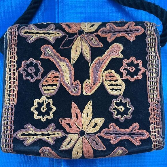 Velvet and embroidered shoulder bag - Picture 3 of 7